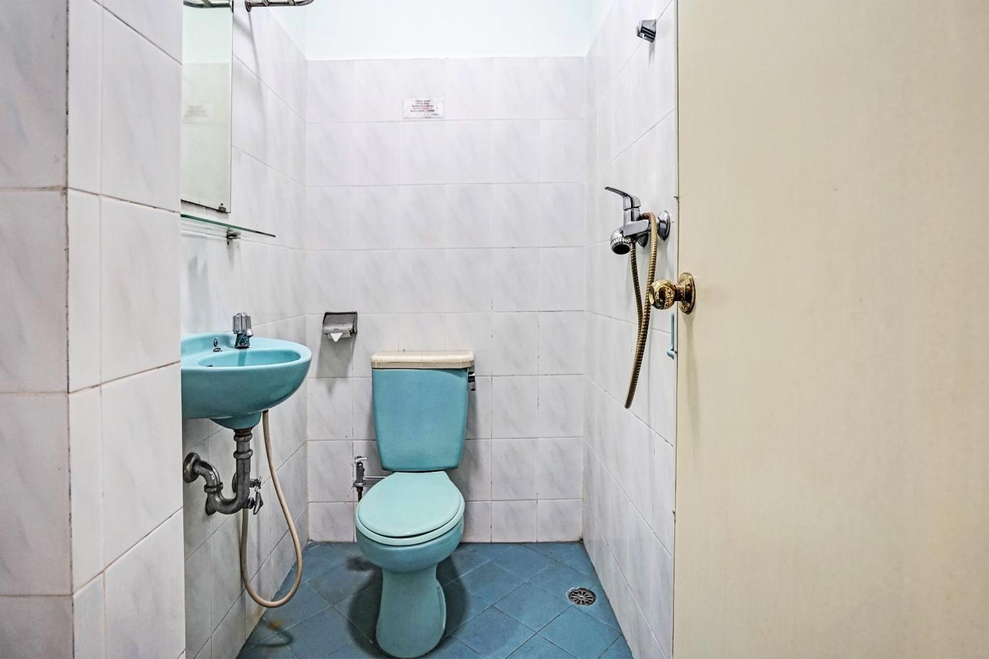 Super Oyo 91805 Hotel Wisma Bari 巨港 外观 照片
