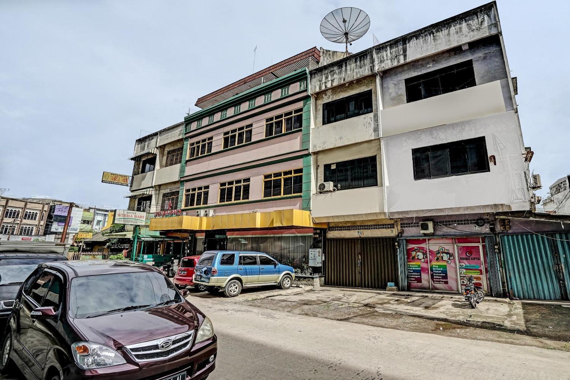 Super Oyo 91805 Hotel Wisma Bari 巨港 外观 照片