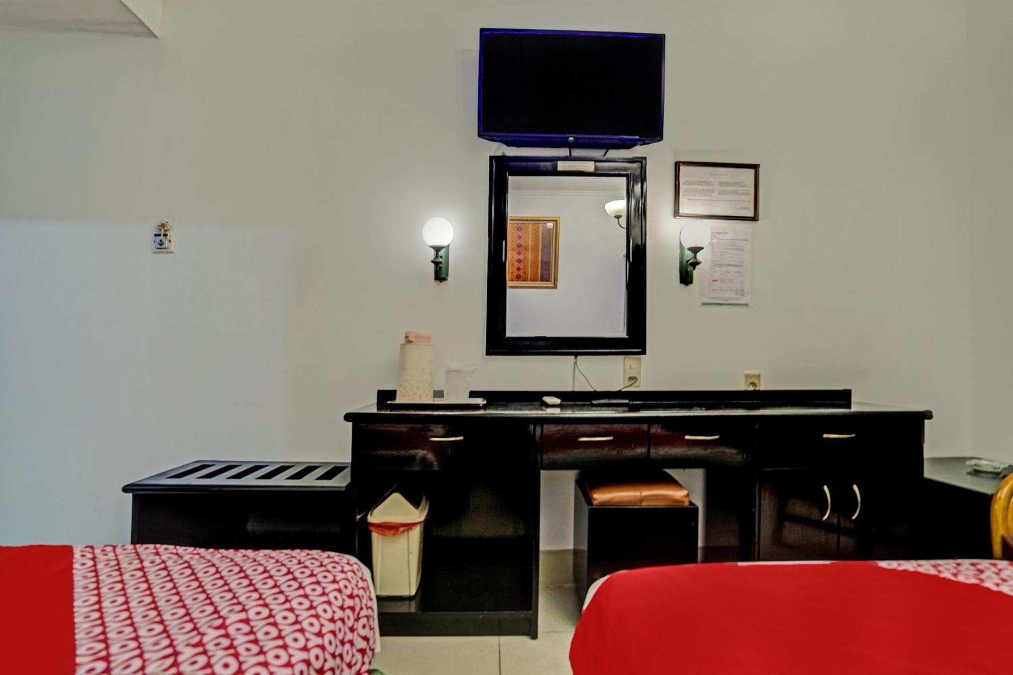 Super Oyo 91805 Hotel Wisma Bari 巨港 外观 照片