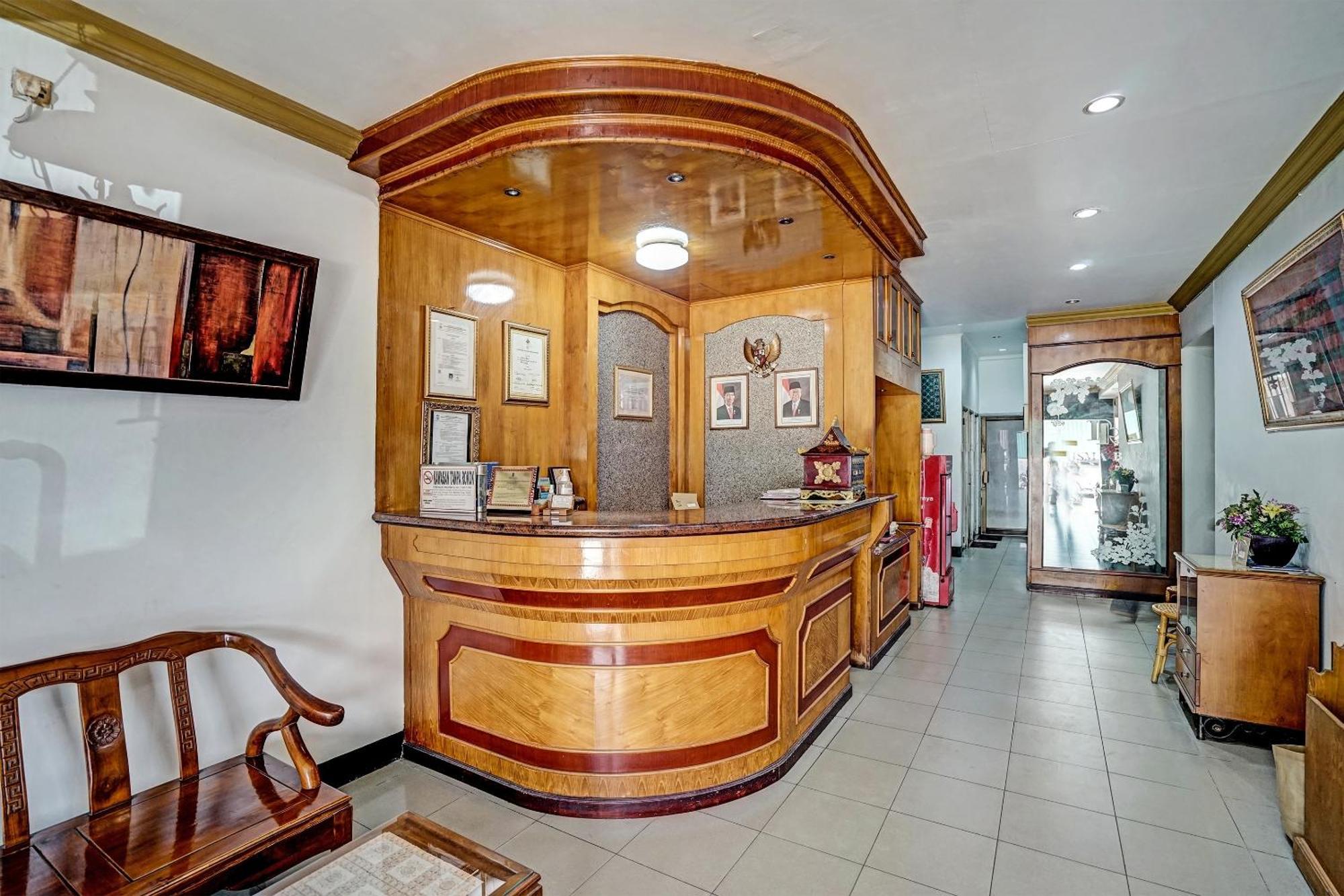 Super Oyo 91805 Hotel Wisma Bari 巨港 外观 照片